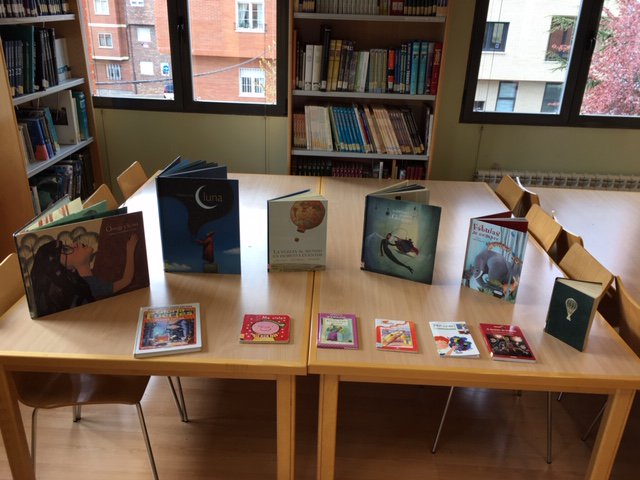 biblionavas's tweet photo. Todo listo para las visitas escolares que tendremos a lo largo de la mañana. Esperamos impacientes a nuestros pequeños grandes lectores de 3º de Educación Infantil del Colegio Vicente Aleixandre @colelasnavas https://t.co/xtG89qeCRU