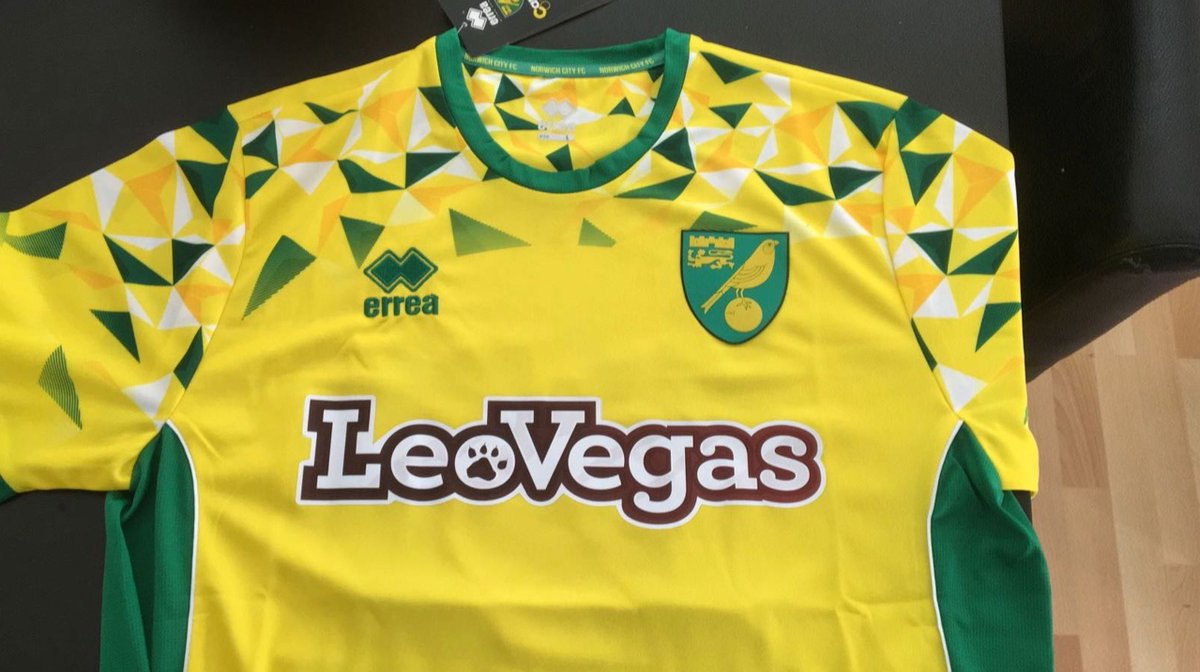 LeoVegasSportEn's tweet image. ARVONTA!

Teemu Pukki Championshipin vuoden pelaaja ja tämän kunniaksi pistetään yksi paita jakoon!

Osallistuminen: RT + Seuraa. #ChampionshipFi #Huuhkajat #Valioliiga