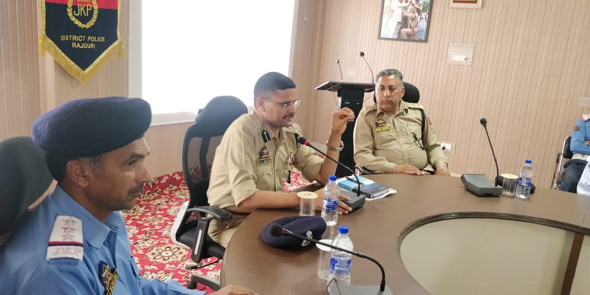 On 04 &amp; 05-04-2019,Mohan Lal Kaith,SSP Traffic Rural Jammu held Darbars with Traffic officials and officers in Distt.Rajouri &amp; Poonch.  Meanwhile,  meetings with Transporters, Agents,Buses operators,Matador operators etc.were also held on the occasion.<a href="/Traffic_hqrs/">J&K Traffic Police</a> <a href="/JmuKmrPolice/">J&K Police</a>
