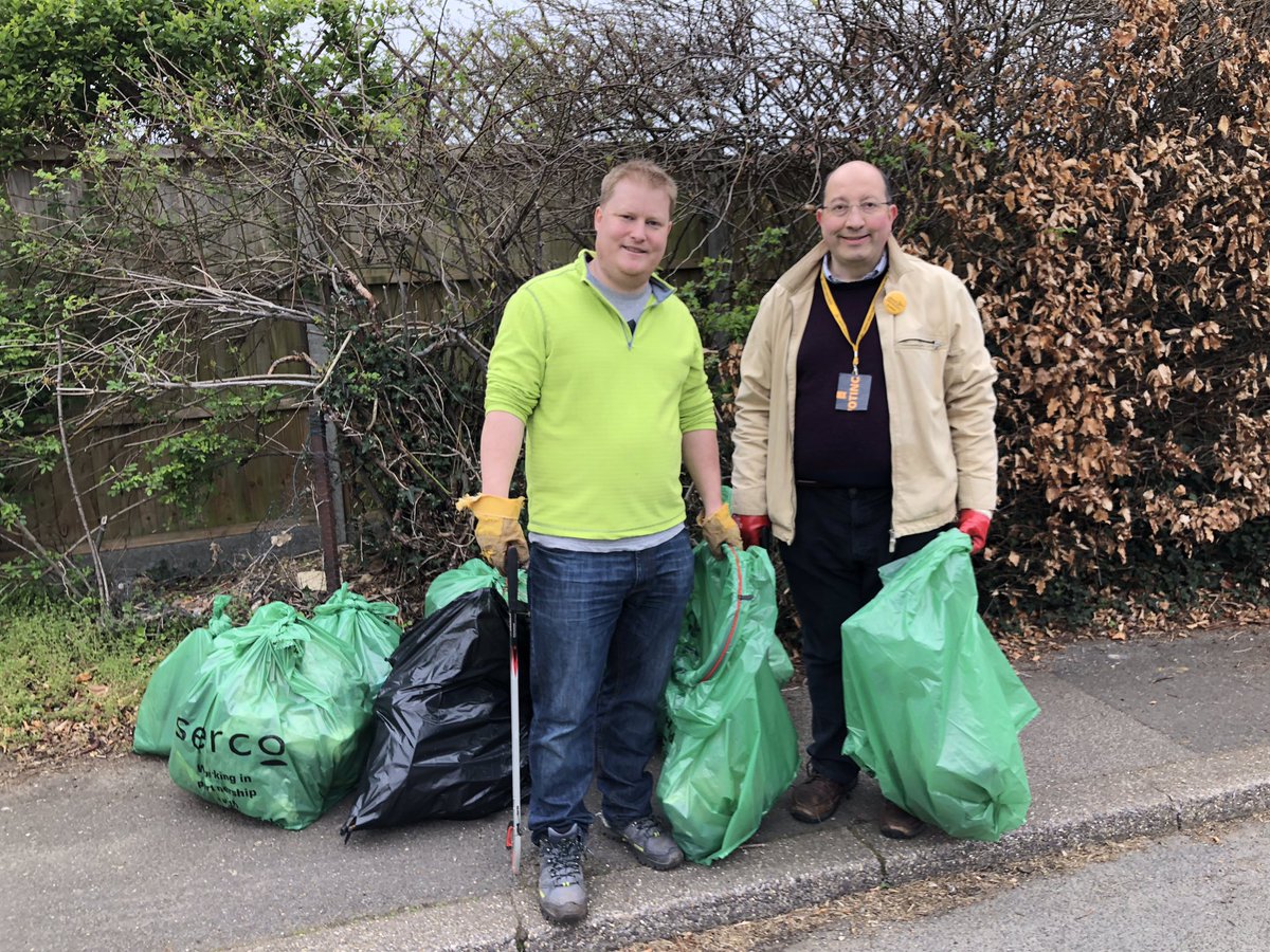 TeamSherrards's tweet photo. It’s amazing how much litter you see when you look 🥡🧽🗞🔋😤. We joined an event organised by Clean Up WGC to help clean up Harwood Hill. Keep an eye for the next event...
#WelwynGardenCity #Sherrards #SherrardsWard #HarwoodHill #Community #CleanUpWGC #TeamSherrards https://t.co/LlmaPBUUE7