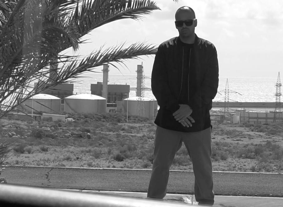 ElHombreBalaRec's tweet photo. COSMIC BRO. El Miércoles publica su nueva canción 'Planeta Fuck'
"...el poder va a acabar contigo // ponen el arma en tus manos // y ellos disparan de lejos..." (#CosmicBro, #ElRefugio, #PlanetaFuck) https://t.co/rG7HfYeMd8