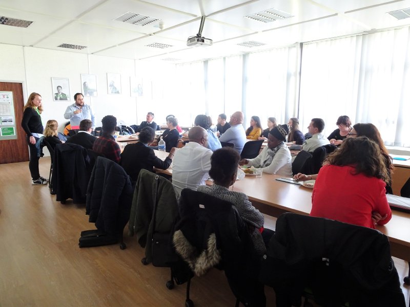 ChancesEmplois's tweet photo. 100 Chances 100 Emplois Poitiers : Ce jeudi 4 avril, Schneider Electric Chasseneuil accueillait 12 nouveaux candidats qui ont pu présenter leurs projets aux partenaires ! Merci aux partenaires présents  cette occasion et bravo aux jeunes ! https://t.co/na7Ecb5Din