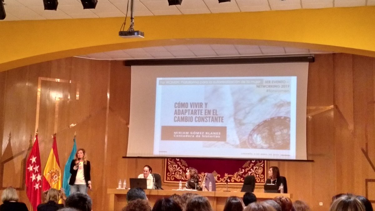 LanzaderaParla's tweet photo. Miriam Gómez Blanes, storyteller, desarrollo de proyectos sociales y escritura creativa, ha abierto el evento y nos ha hablado de "Cómo vivir y adaptarse al cambio constante". https://t.co/HSDWON4Xd8 https://t.co/KQ6H7fayu4