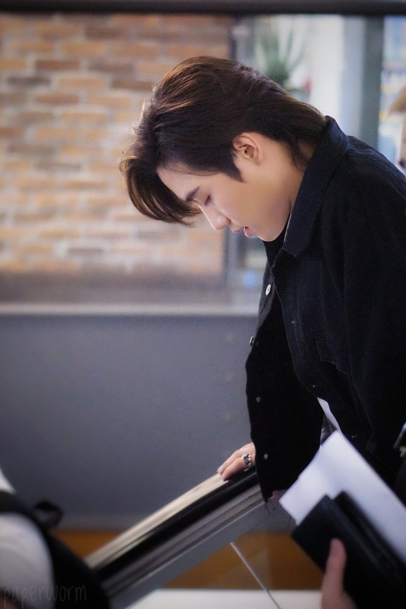 paperworm_nic's tweet photo. แค่หลับตา... จะพบเจอโลกอีกใบ ที่สวยงามและสดใส ลองมองด้วยใจ 🖤🤞 @Mmarksiwat 

#MarkSiwat #หัวใจศิวัช 
#SWUCuteboy
#paperwormshot https://t.co/0Ve6QQLQaA
