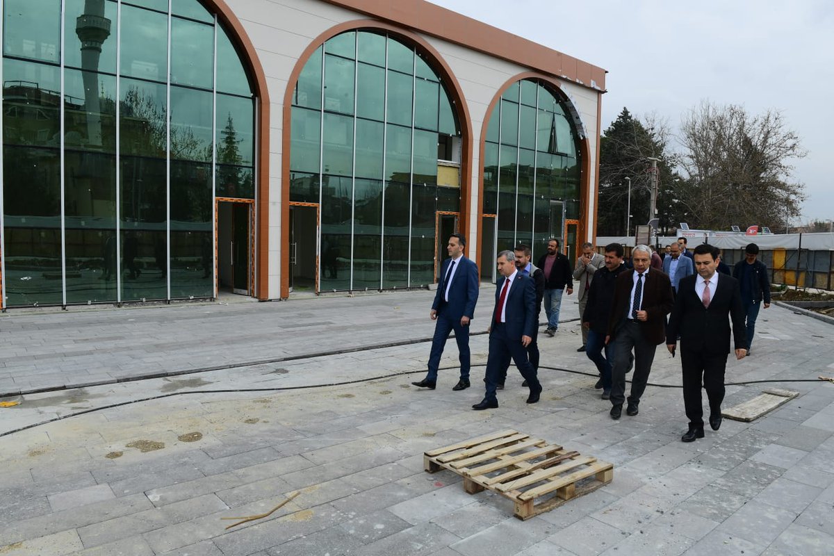 mehmetcinar44's tweet photo. Hayırseverlerle ihtiyaç sahibi vatandaşları ortak platformda buluşturacak olan Emanet Çarşısı ve Doğal Ürünler Pazarı'nda devam eden çalışmaları yerinde inceledik. https://t.co/r7Pj8WL8Cp