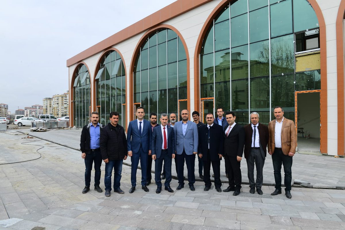 mehmetcinar44's tweet photo. Hayırseverlerle ihtiyaç sahibi vatandaşları ortak platformda buluşturacak olan Emanet Çarşısı ve Doğal Ürünler Pazarı'nda devam eden çalışmaları yerinde inceledik. https://t.co/r7Pj8WL8Cp