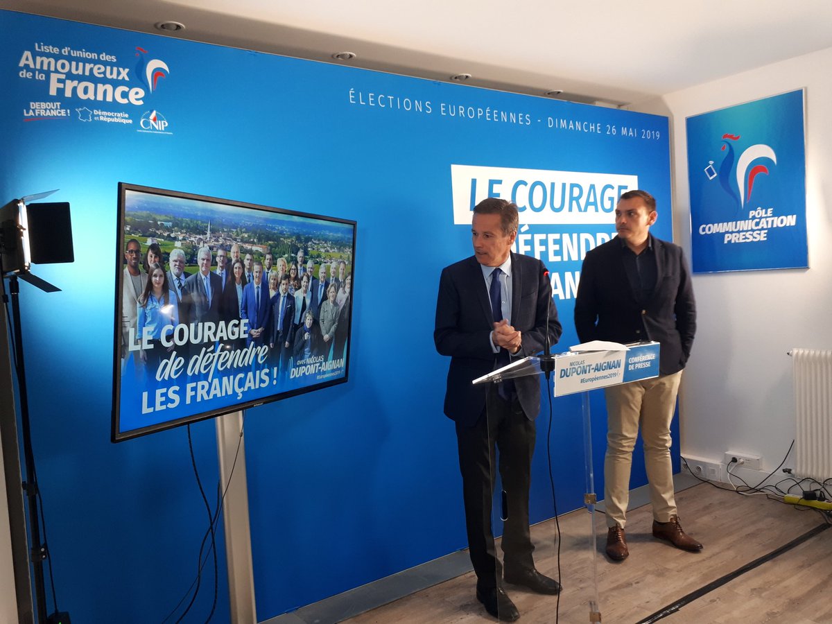 maximelemer's tweet photo. Présentation du slogan de campagne des #AmoureuxdelaFrance par Nicolas @dupontaignan :

LE COURAGE DE DÉFENDRE LES FRANÇAIS 🇫🇷

#Europeennes2019 https://t.co/TD1unm88U7