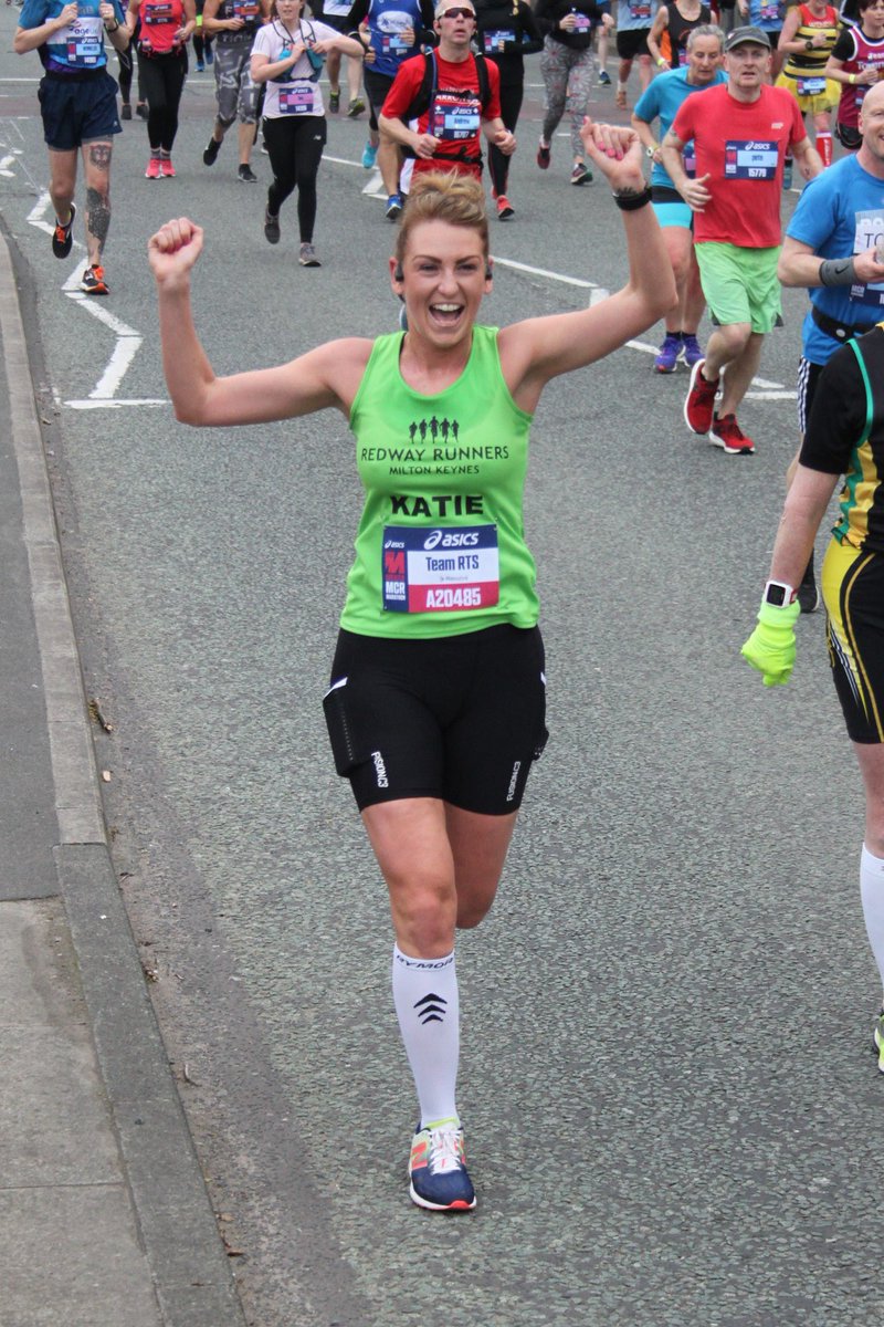 TheRunningHub_'s tweet photo. Hands up if you only did 5.5 miles in the @Marathon_Mcr relay yesterday 🙌🏼
Electric atmosphere! And so amazing to support @RedwayRunners and #TeamCCK take on the full 26.2! A full report to come later on how everyone got on 💚💓 https://t.co/5mKUQOCxkz