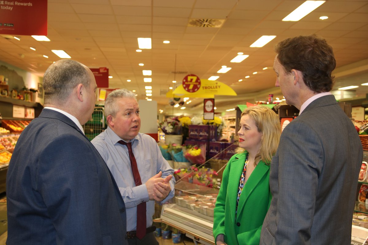 BarryAndrewsMEP's tweet photo. In Balbriggan this morning with Senator Lorraine Clifford meeting residents and business people with our local candidate Niall Keady #LE19 #EP19 #EPDublin #AndrewsforEurope https://t.co/WP9PFLOFBT