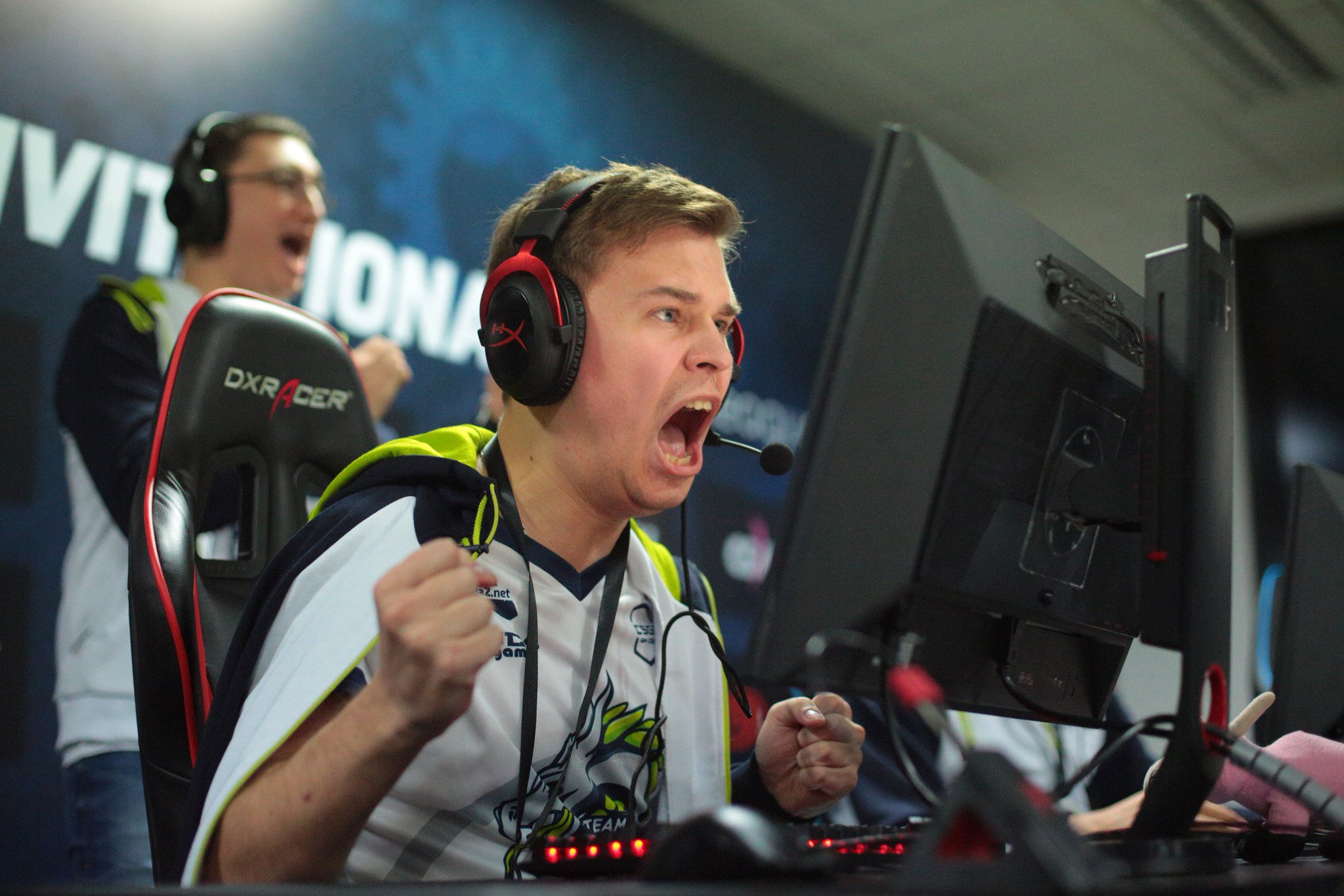 Девайс кс го в красной футболке астралис. Dimaoneshot. Dima bandurka. Dimaoneshot. Dimaoneshot.