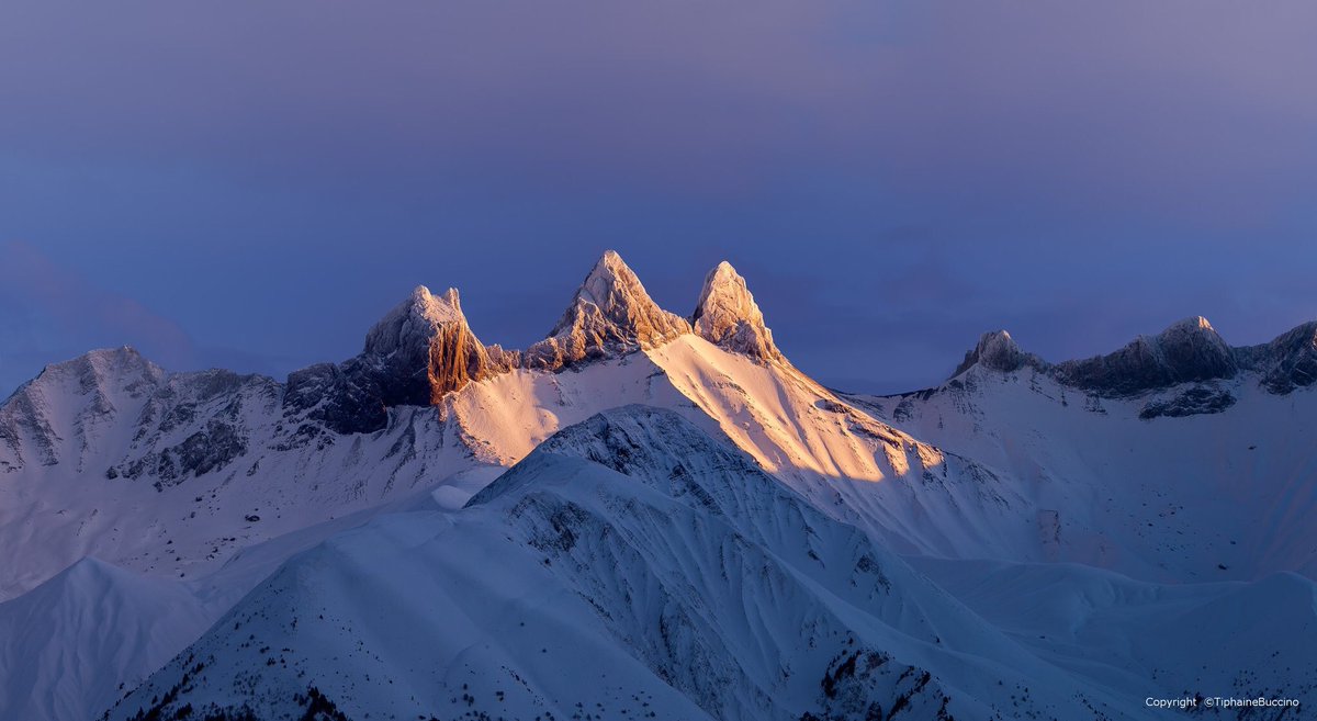 SMBIntl's tweet photo. Regardless of the season the Aiguilles d’Arves are always a fascinating sight 😍 #maurienne #savoiemontblanc https://t.co/O4dA1rk2gq