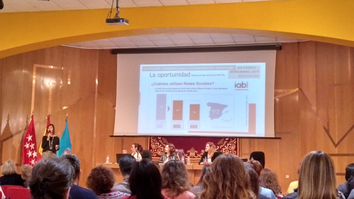 LanzaderaParla's tweet photo. Turno de Mayte Pinto, @maytepintoMK, https://t.co/5XNVMBQkGl, que nos hablará de la marca personal como motor de la empleabilidad. "O me distingo o me extingo". Además de la importancia de las Redes Sociales y el universo digital a día de hoy. #forwomen #Lanzaderas https://t.co/lBVNNTICij