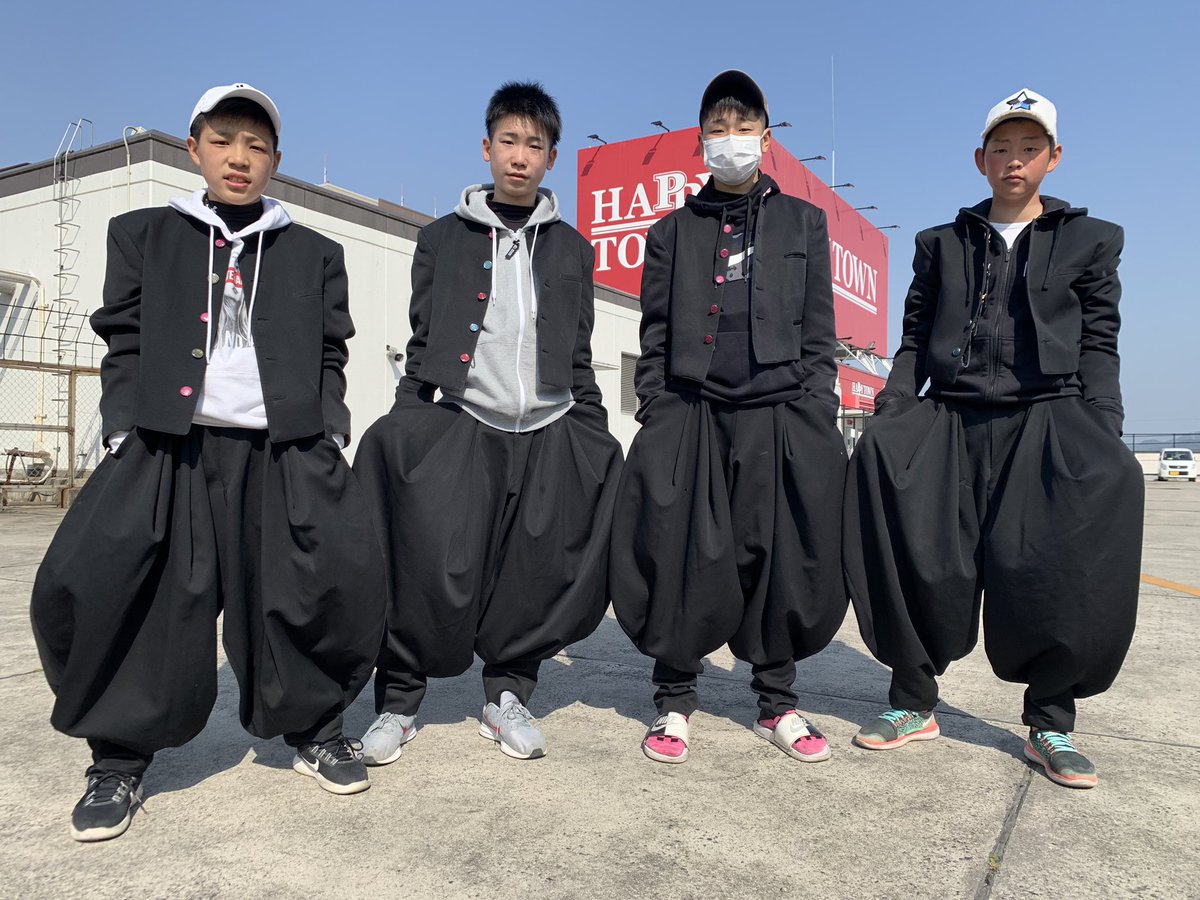 刺しゅう屋 Twitterren 岡山わず 福浜の短ラン ボンタン小僧ですw 久しぶりのファッションチェックは 後ほど投稿します 昨日から 好きなお菓子は 飲み物は って 質問攻めにwww 飲み物は烏龍茶 って言ってたら なんと差し入れしてくれました あすあす 刺しゅう屋 Twitterren 岡山わず 福浜の短ラン ボンタン小僧ですw 久しぶりのファッションチェックは 後ほど投稿します 昨日から 好きなお菓子は 飲み物は って 質問攻めにwww 飲み物は烏龍茶 って言ってたら なんと差し入れしてくれました あすあす