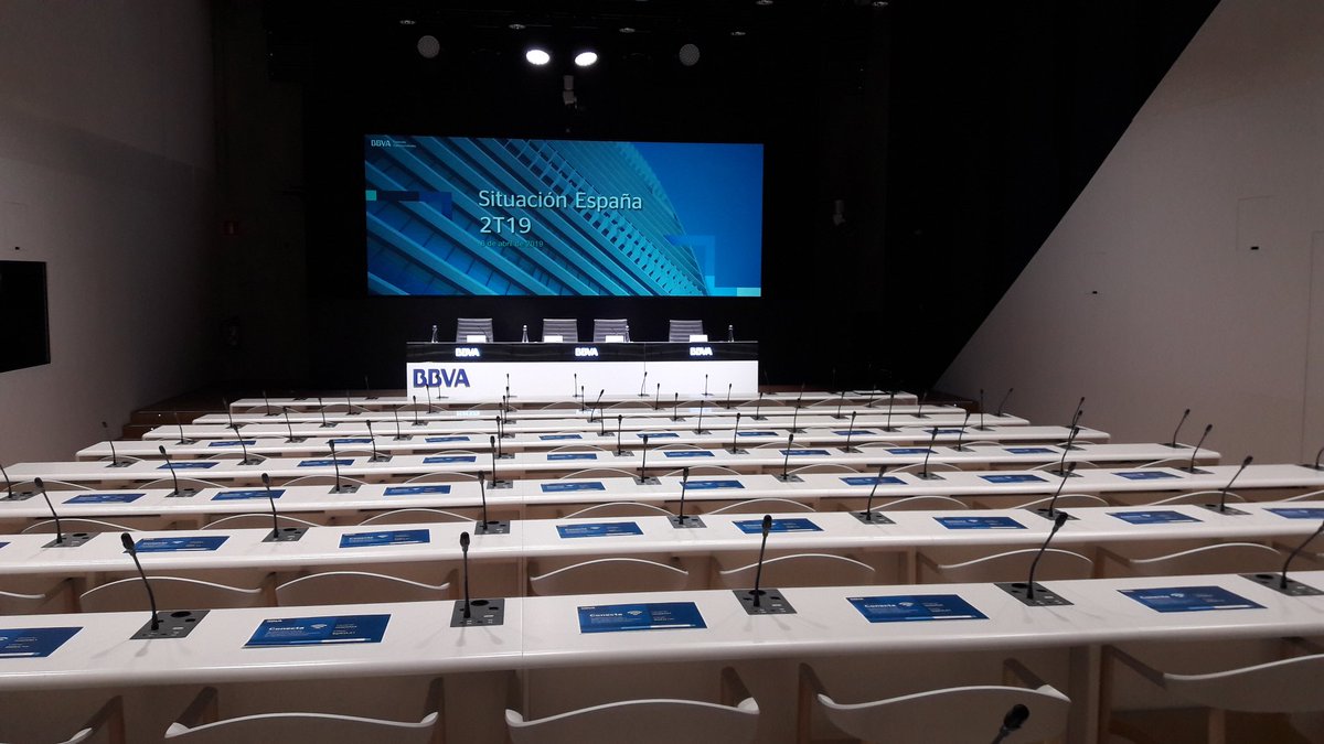 MariaCiriza's tweet photo. Todo listo para comenzar la presentación de la nueva edición del informe de Situación España #2T2019 @BBVAResearch https://t.co/DI3KOWOSDl