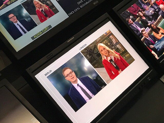 Schubfach's tweet photo. Dafür arbeitet man auch an so einem schönen Wochende gerne: @fin_isa, @therealnadsn, @AlinaQuast und ich testen mit Hilfe von Moderator Thomas Klug das Studio aus, hat Spaß gemacht! @welt https://t.co/mNTQfJiwqd