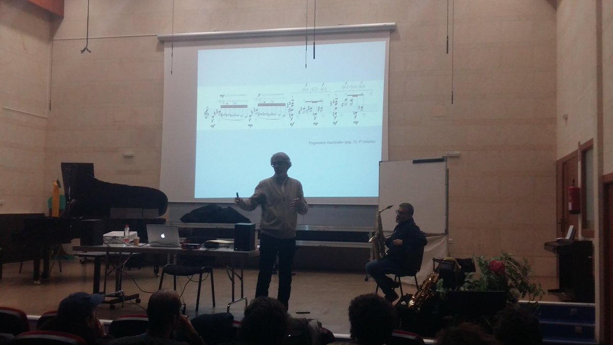 Seguimos con la master class de composición en el @csmclm con Alberto Posadas y @ricardcapellino.