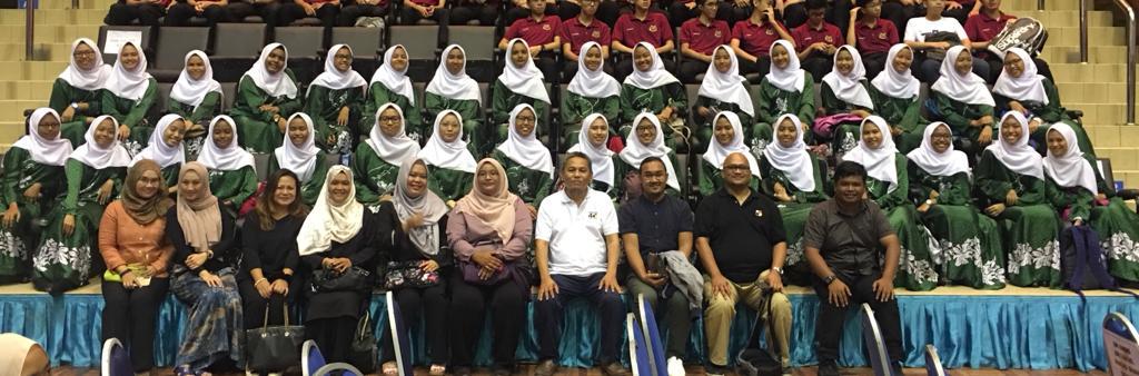 tunfatimahbb's tweet photo. On our way to STF now. #fwosbp definitely opened our eyes and we'll do our best to be better like DM @shazyadriana said. Thank you Bonda and teachers for allowing us to come here. Thank you YDP PIBG, mommies for support. Thank you Srikandis for lunch and tea. #spiritsolidsmart https://t.co/VnWw7oU0tH