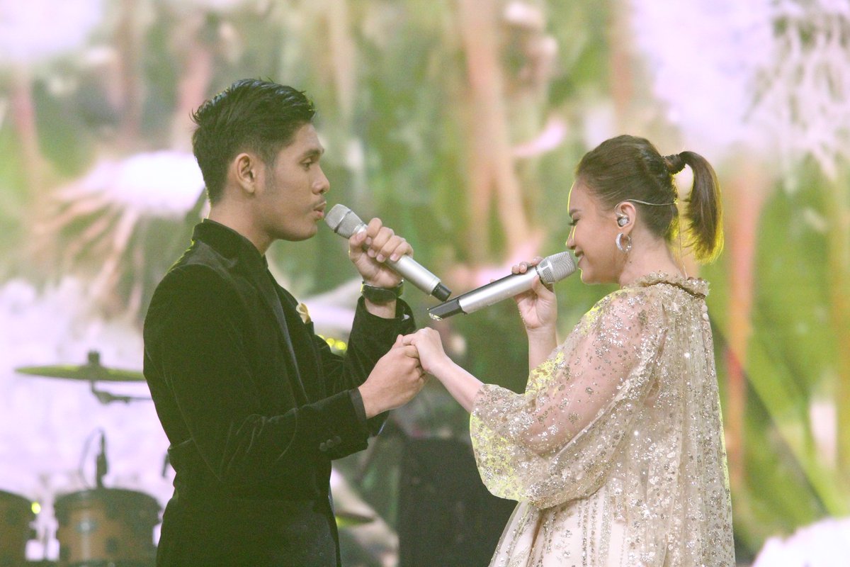 Expert Rossa &amp; Elvan menjadi penampil pertama #ExpertXGrandFinalist malam ini!!
Akan sekeren apa menurutmu? Share prediksi vote versi kamu untuk mereka yuk!
.
#ExpertXGrandFinalist
#GrandFinalRSI
#AdvanExpertRSI
#RisingStarIndonesia
#RisingStarIndonesiaRCTI
#RCTIOfficial