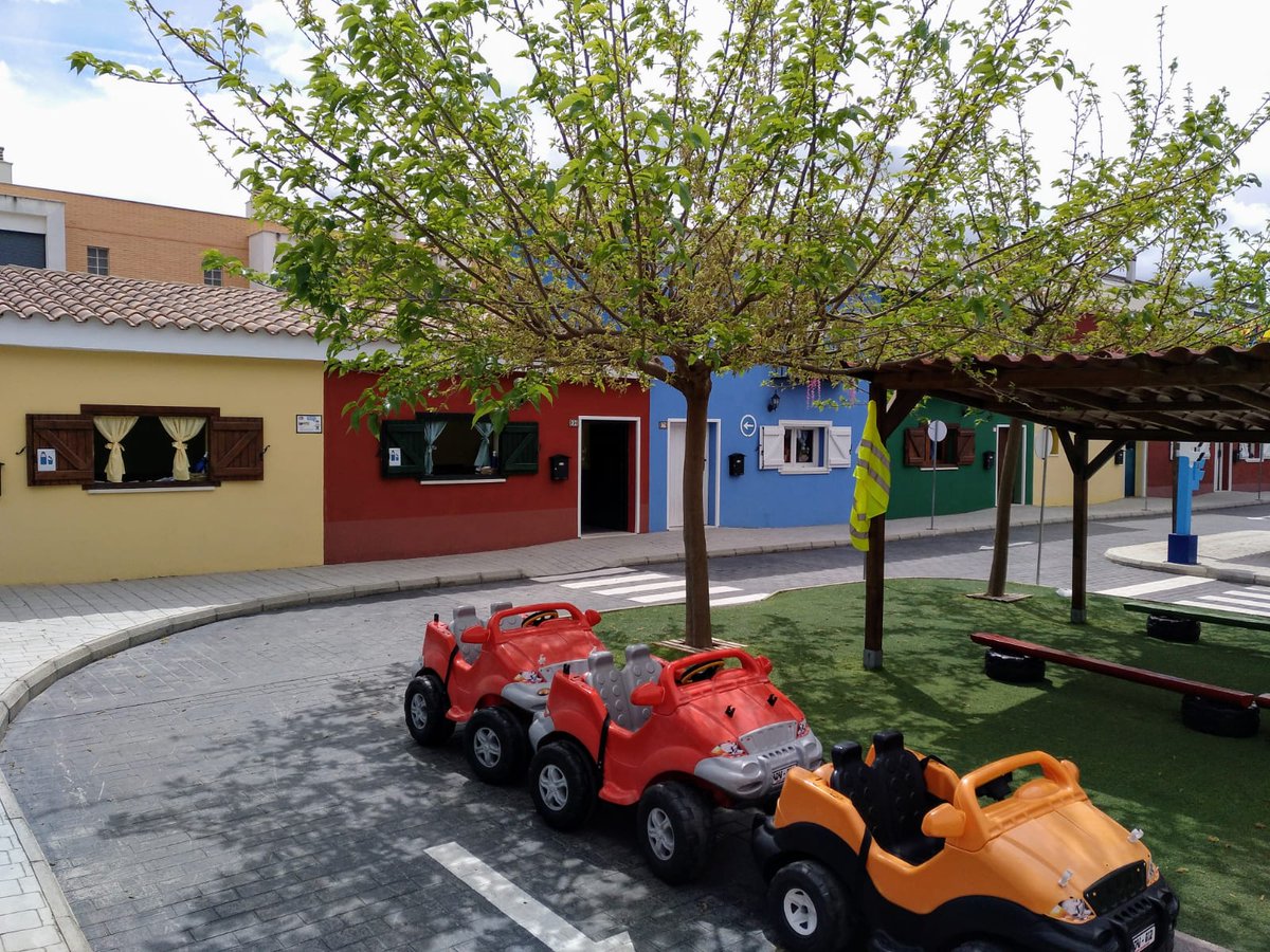 CarmelitasVila's tweet photo. Avui els alummes d'infantil hem gaudit amb l'excursió a Vialdea
#EmmarronaT https://t.co/ijQhi2nOkd