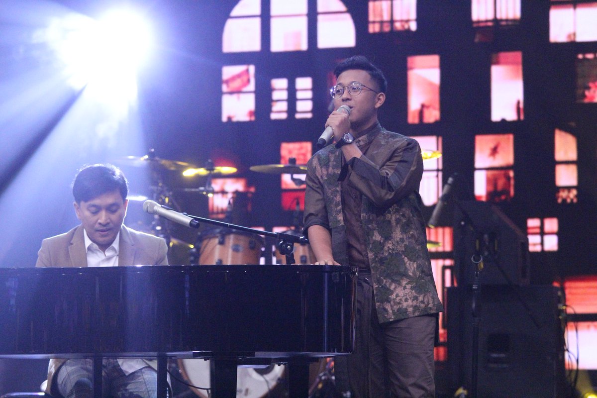 Pasangan #ExpertXGrandFinalist yang paling banyak diprediksi oleh Super Fans adalah Expert Yovie dengan Igan! Kira-kira lagu apa yang akan dibawakan malam ini?
.
#ExpertXGrandFinalist
#GrandFinalRSI
#AdvanExpertRSI
#RisingStarIndonesia
#RisingStarIndonesiaRCTI
#RCTIOfficial