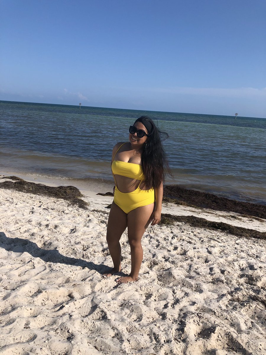 R1DER_15's tweet image. Yellow does something to my soul ✨🌼🥰 #Springbreak2k19 #Fresno #Florida