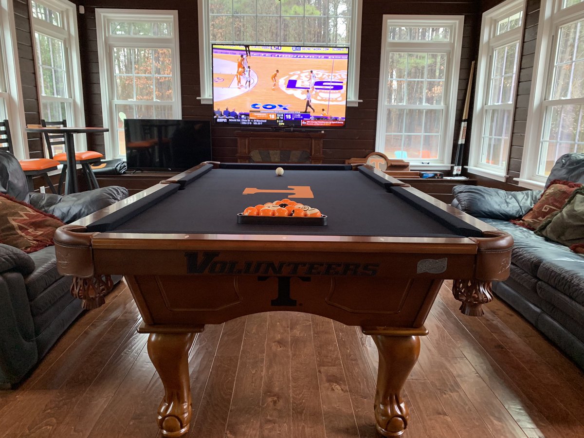 customtablefelt's tweet image. Officially licensed TN Vols pool table!  We have over 100+ collegiate teams available.  #utvols #pooltable