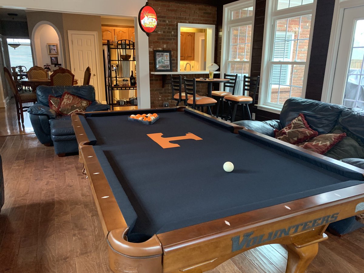 customtablefelt's tweet image. Officially licensed TN Vols pool table!  We have over 100+ collegiate teams available.  #utvols #pooltable