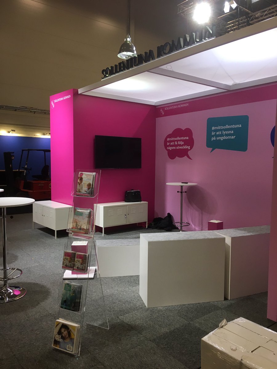 Nu är Sollentunas monter H:07 riggad och vi hälsar alla välkomna till oss på #SETT2019. Dagarna fylls med föreläsningar och samtal #solskol