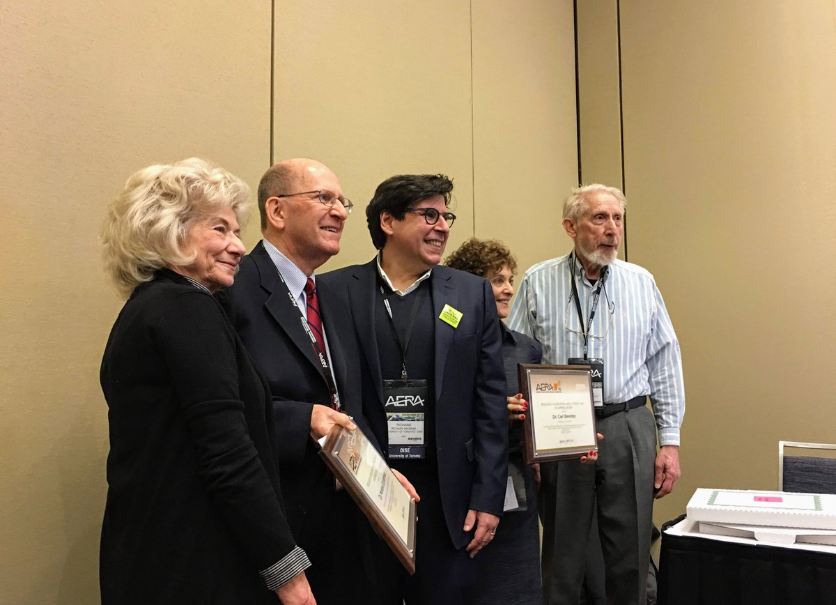 Marlene Scardamalia and Carl Bereiter receiving well-deserved awards from the <a href="/AERA_EdResearch/">AERA</a> Research in Reading and Literacy SIG at #AERA19 #OISEatAERA <a href="/OISEUofT/">OISEUofT</a> <a href="/CTLOISE/">CTL | OISE</a> bit.ly/2FZIsPx