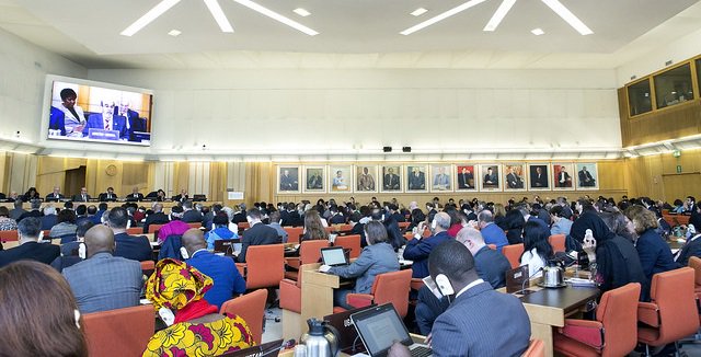 FAO_Colombia's tweet photo. "Combatir todas las formas de malnutrición y promover la innovación en la agricultura, principales prioridades de la @FAO para los próximos dos años" @grazianodasilva Director General de la FAO, inaugura el Consejo de la FAO #CL161 📰 https://t.co/gtZyyF5D1F

🌎 #HambreCero https://t.co/gaCRc1TEqN