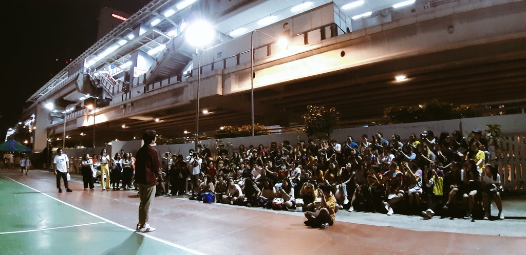 วันนี้เป็นอีก1วันที่ทุกคนมาหาน้องโอมเยอะขนาดนี้ ขอบคุณทุกๆคนนะคะ #ohmpawat #อุ๋งๆโอมภวัต