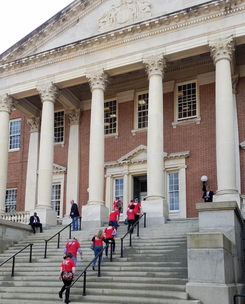 elaine_arn's tweet photo. MD @MomsDemand in Annapolis asking MD Senate to pass #HB786  Background Checks for everyone to #ProtectMD #MDGA19 #ItsTime #honorwithaction RIP Coach Mike https://t.co/XlSn0Izdvl