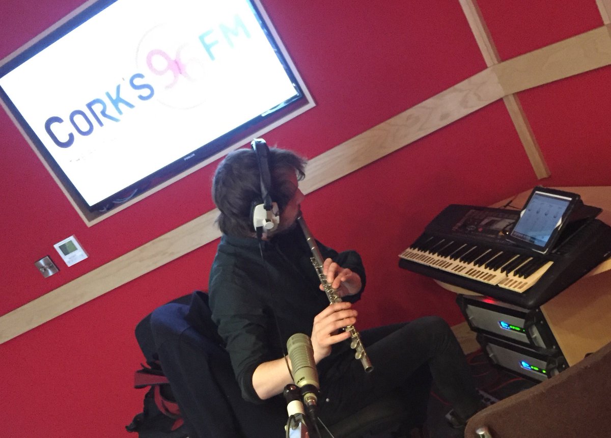 Michael_Carr23's tweet photo. Last night's Select Irish @Corks96FM here:https://t.co/6nlBJ47jHe ft. @danwalshdrums live in studio with tunes from @WalkingOnCars @thisisoutsider @FintanMcKahey @JuniorBrotherIE @fontainesdublin @PowPigBand @thisislyra @heyPEACHFACE @JackORourkes @JafarisMusic @nelly187 and more https://t.co/2cajiLF4Xq