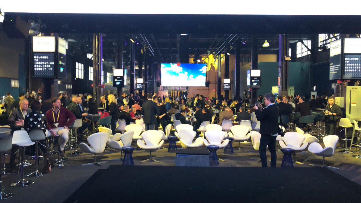 Met collega's Kuldip Singh &amp; <a href="/mwmoolhuysen/">Maarten Moolhuysen</a> aanwezig bij het <a href="/EYnews/">EY</a> event: "Next wave energy" in #Boston. Over hoe de #energiesector radicale veranderingen ondergaat en hoe je met nieuwe competenties, andere business modellen &amp; een agile mindset kunt overleven.