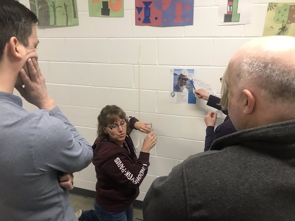 danikforgues's tweet photo. Les enseignants de @eep____CJ  sont en action ce matin alors qu’il relève le défi Connaîs tu ton Christian pour approfondir la présence des 6c dans l’école #ludification #competenceglobale #jpCEPEO #collabcepeo https://t.co/m6ezbnLygM