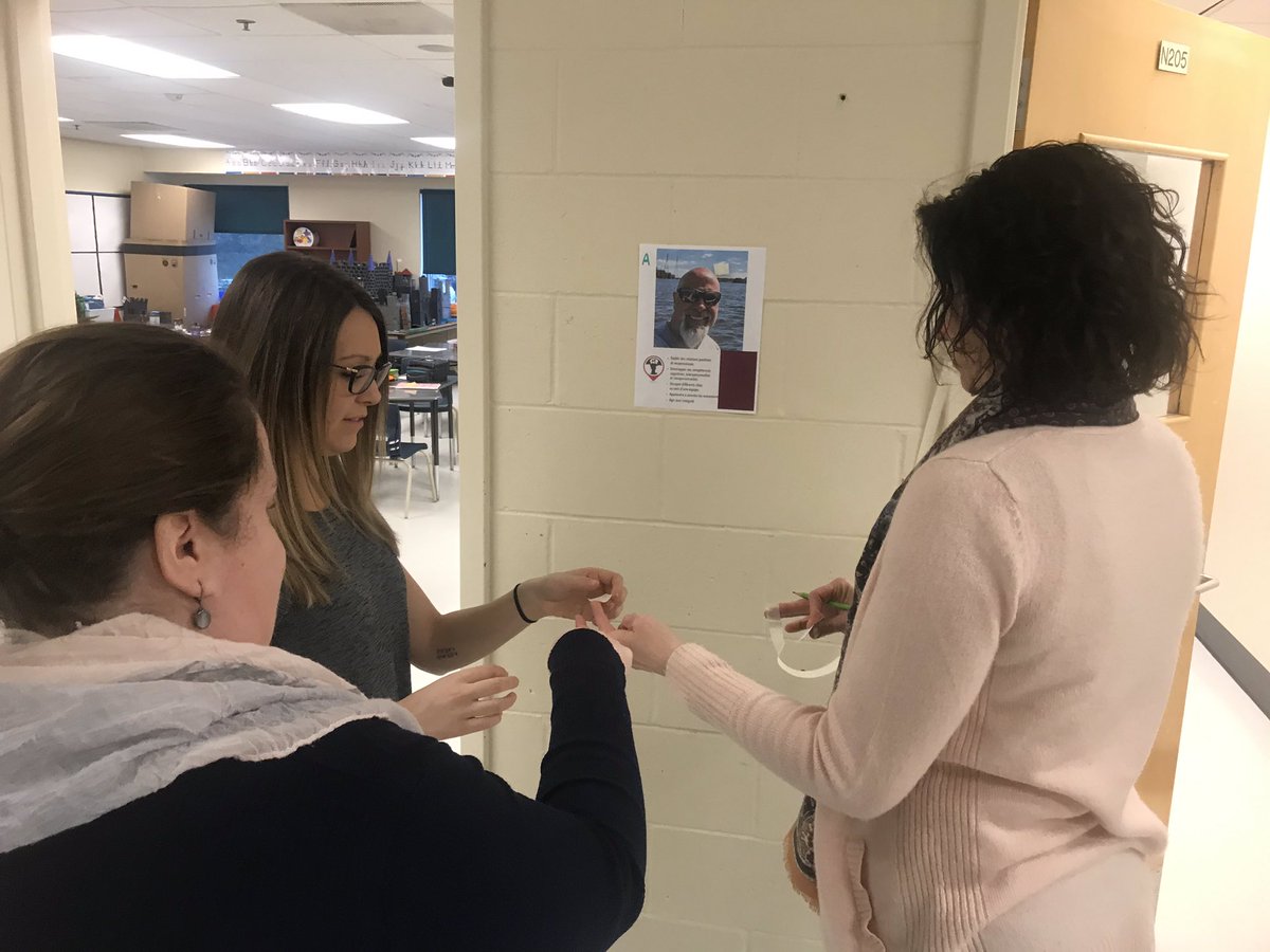 danikforgues's tweet photo. Les enseignants de @eep____CJ  sont en action ce matin alors qu’il relève le défi Connaîs tu ton Christian pour approfondir la présence des 6c dans l’école #ludification #competenceglobale #jpCEPEO #collabcepeo https://t.co/m6ezbnLygM