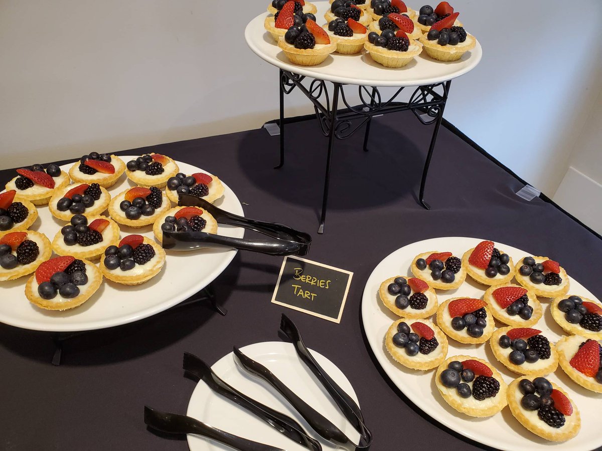 BavaRuaCatering's tweet photo. We love catering #corporate #mettings. 
Are you planning one soon? Let us customize the right menu for you! https://t.co/lCISqTd66Q