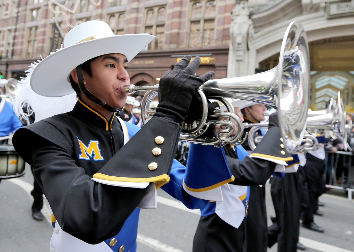 london_parade's tweet photo. Today's #MondayMotivation comes from the @McNeese University Marching Band and Cheerleaders at LNYDP 2018! 

#lnydp #lovelondon #London #NewYears2018 @McNeeseBands https://t.co/9unMaNT1ai