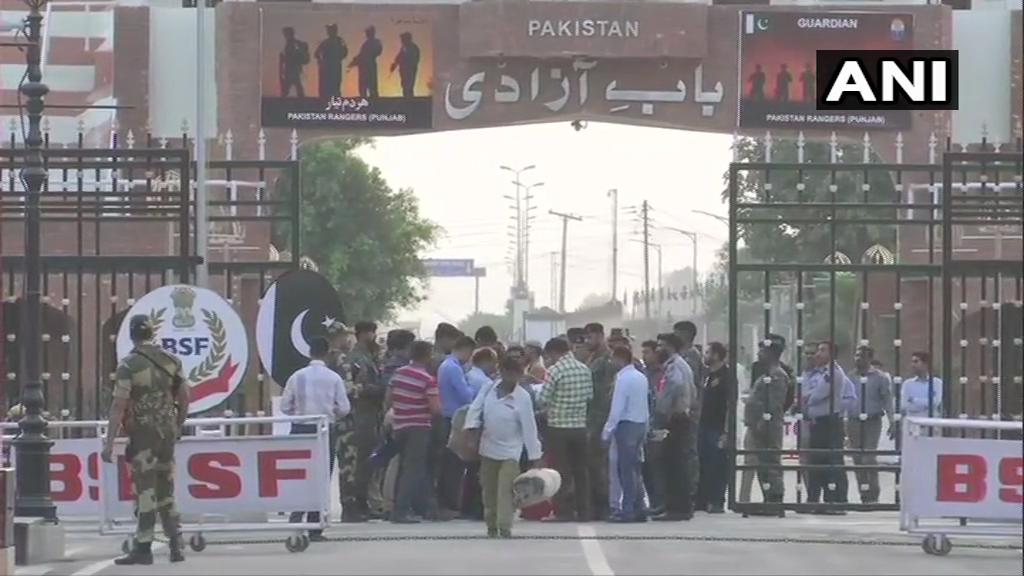 ANI's tweet image. Punjab: 100 out of 360 Indian prisoners released by Pakistan upon completion of their sentences, enter India through Attari-Wagah border