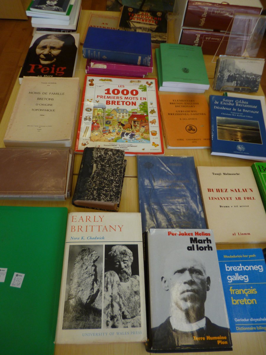 OxfamCastleSt's tweet photo. Great collection of #Breton related stuff in the shop at the moment.
#Books #Postcards #OldPhotos #Ephemera
Breton-#Welsh. Breton-#French. #BretonLanguage #BretonHistory https://t.co/jNKBJPdx4B