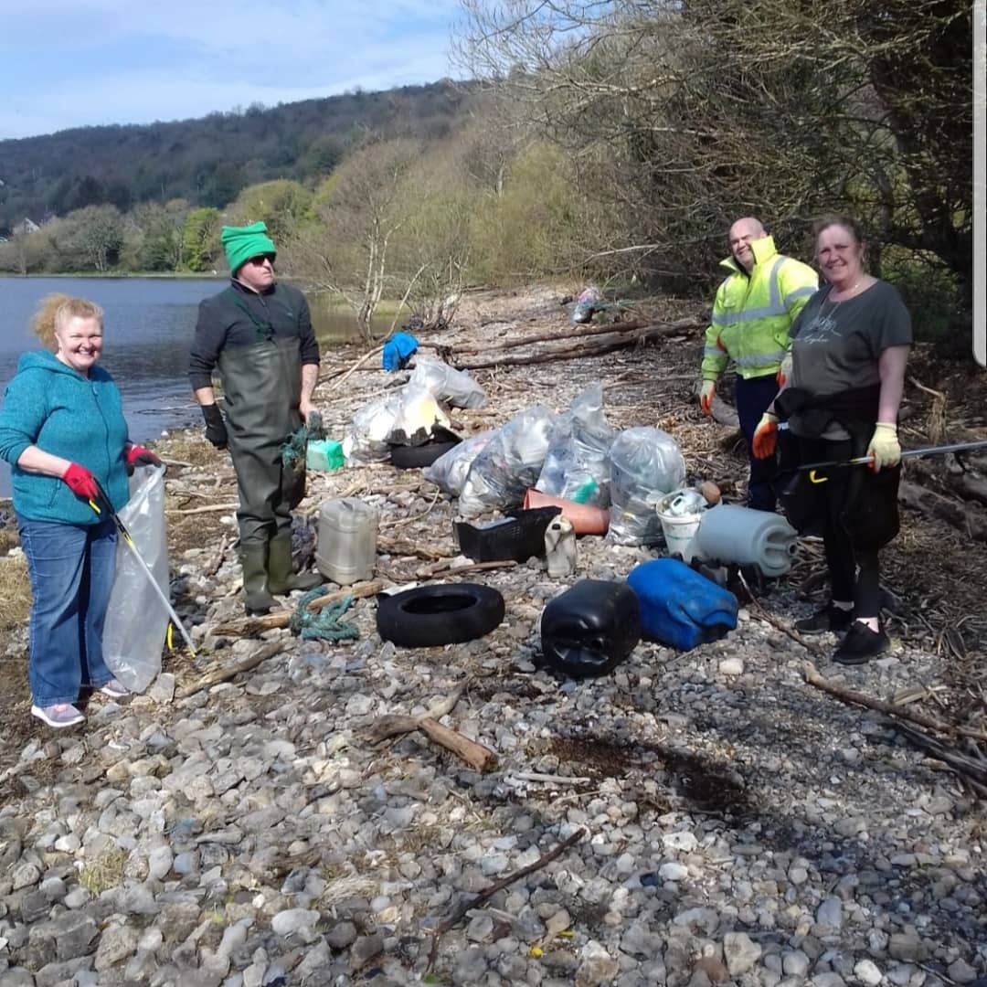 AidTheOcean's tweet photo. This is from a clean up we did on Lough Gill Sligo(beside Parkes Castle) Saturday 
We collected a total weight 577lbs in plastic and ropes and another 360lbs in tyres.
Total weight 937lbs (425.1kg) and there is a lot more to get. 
#aidtheocean https://t.co/8ym5pt7Z7d