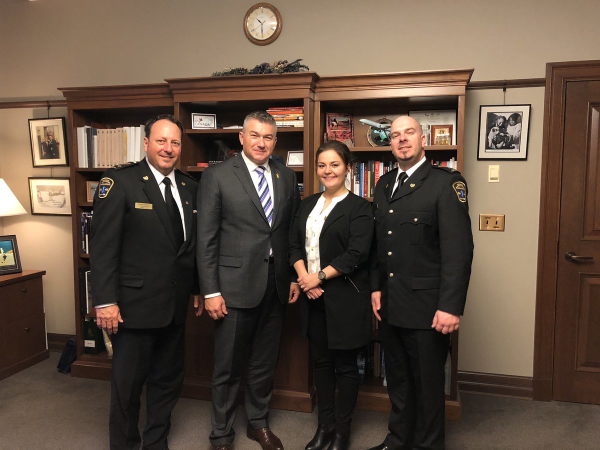 RicMorin's tweet photo. #ParamedicsSurLaColline en compagnie de @jamesbezan , Selkirk-Interlake-Eastman MB Thank you for your support.
#ParamedicsOnTheHill #dessercom https://t.co/yH2Uwa1WP2