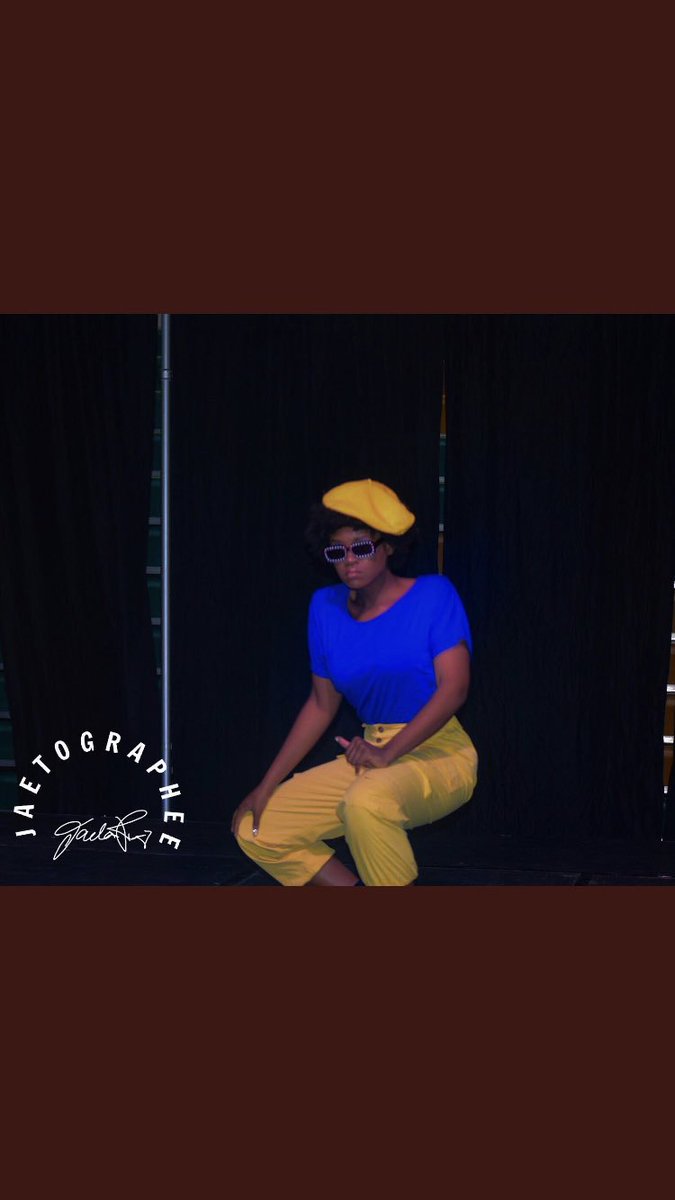 Be_Poetic's tweet photo. I am THEEEE SOLO of the best sorority Sigma Gamma Rho INCORPORATED💙💛 The PRHOtotype🐩
#iheardlegaciesdoitbetter Spring 19✨ https://t.co/p0WhPOXJh7