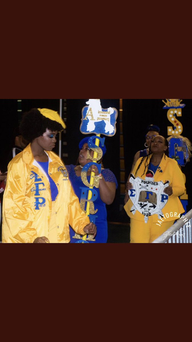 Be_Poetic's tweet photo. I am THEEEE SOLO of the best sorority Sigma Gamma Rho INCORPORATED💙💛 The PRHOtotype🐩
#iheardlegaciesdoitbetter Spring 19✨ https://t.co/p0WhPOXJh7