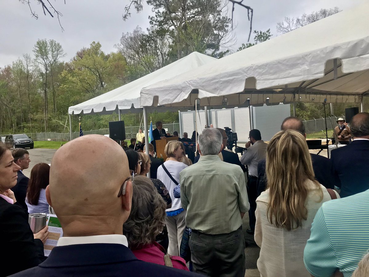 sanguine2021's tweet photo. So happy to see so many Wake citizens attending the #oakcitycares ribbon cutting.  #endhomelessnesswake https://t.co/ibXr6xn98H
