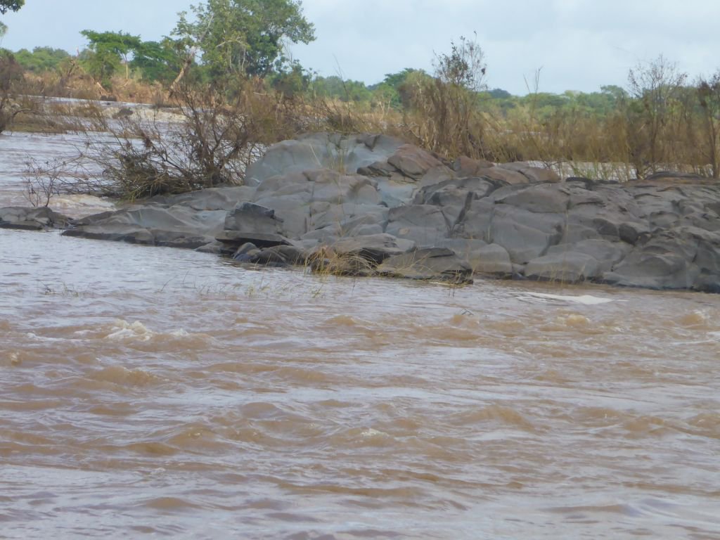 DarboeBuba's tweet photo. Buba on aerial assessment to affected communities of South of River Buzi and Lucit https://t.co/TsYIDisPBP