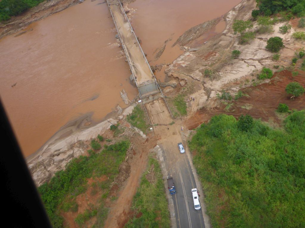 DarboeBuba's tweet photo. Buba on aerial assessment to affected communities of South of River Buzi and Lucit https://t.co/TsYIDisPBP