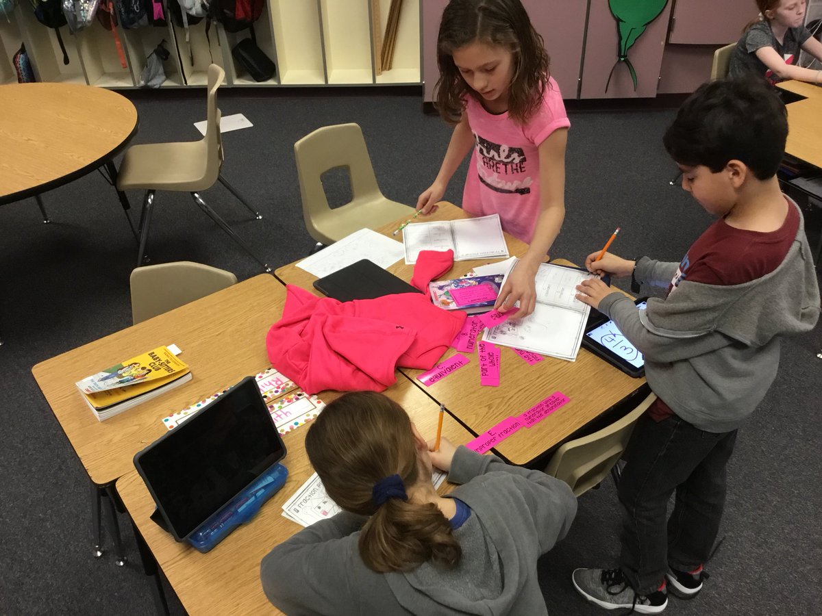 MrsRedeniusOES's tweet photo. We got our fraction centers out today to use during math workshop! https://t.co/4fBRIHeq3r