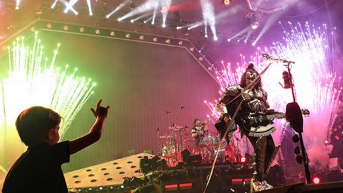 genesimmons's tweet photo. This, is what it’s all about. To see a young pair of eyes gape in awe and give us the highest form of flattery, by raising his right hand and saluting... it’s difficult not to be overcome by emotion. I cannot begin to tell you how much we love our fans..😥 https://t.co/nx4qOzADp1