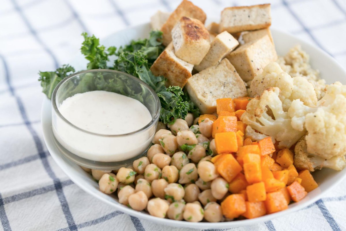 TheTownKitchen's tweet photo. We only use fresh ingredients to help re-energize you during your lunch break! π₯
Our Power Bowl is the perfect midday pick-me-up with kale, quinoa, sweet potato, chickpeas, roasted cauliflower & seared tofu in a lemon tahini dressing π€€#townkitchen
https://t.co/K1ywhltnqh https://t.co/rBOGUWGInQ